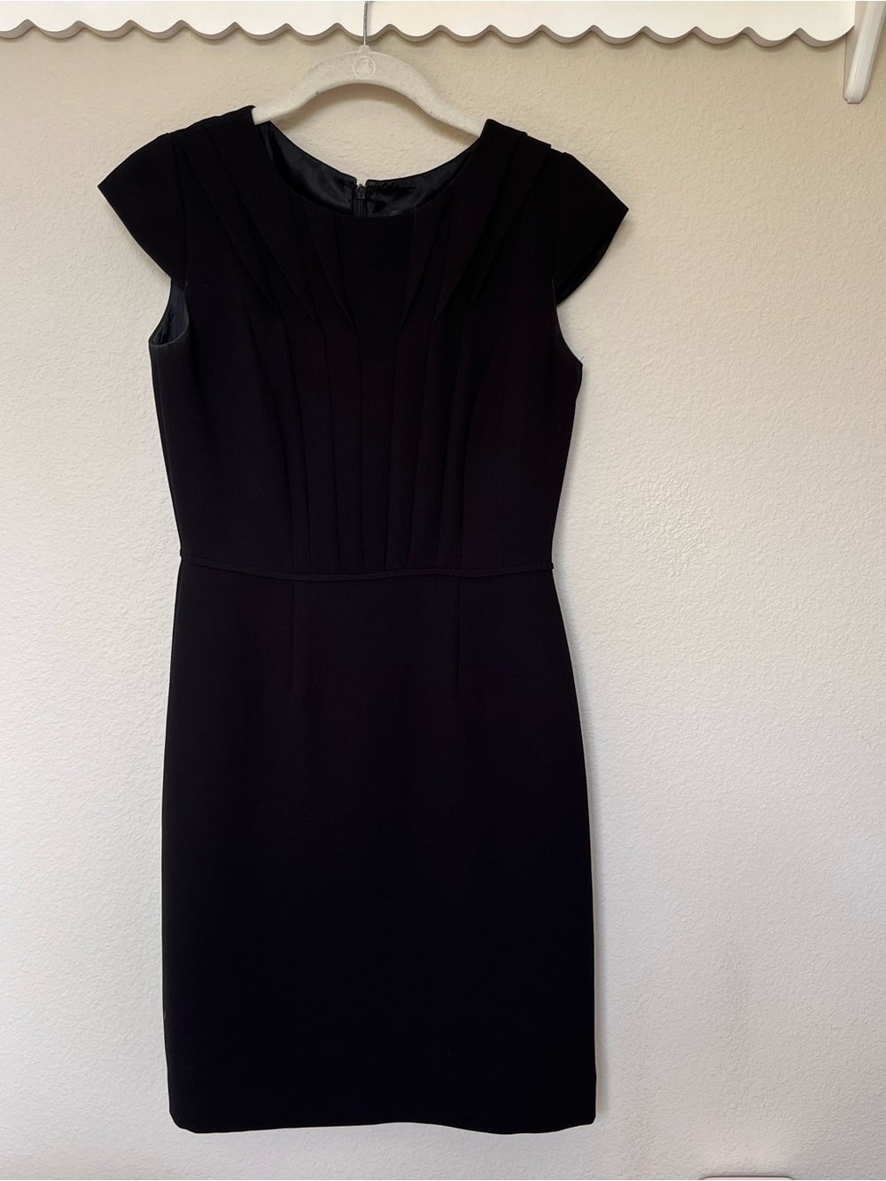 Tahari Elegant Black Cap-Sleeve Dress